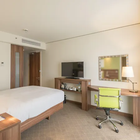 Hampton By Hilton West