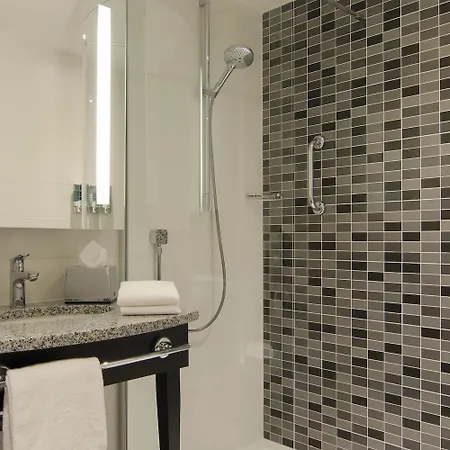 Hampton By Hilton West