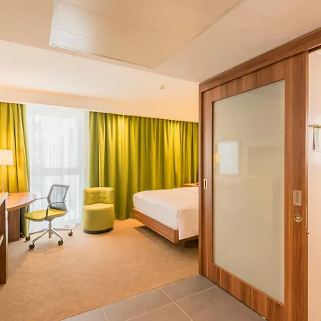Hampton By Hilton West