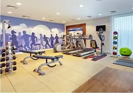 Hotel Hampton By Hilton West