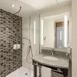 Hotel Hampton By Hilton West