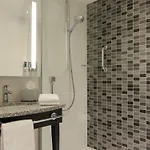 Hotel Hampton By Hilton West