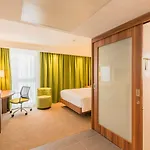 Hotel Hampton By Hilton West