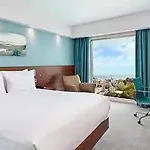 Hotel Hampton By Hilton West