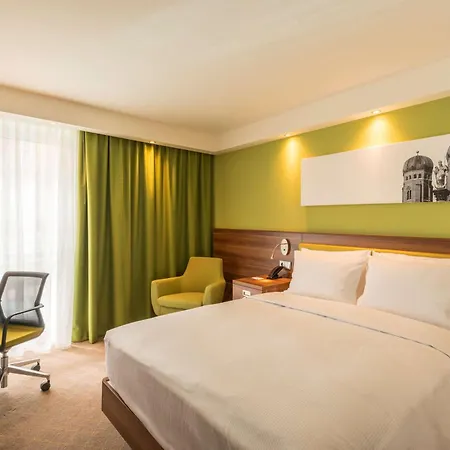 Hampton By Hilton West 3* München