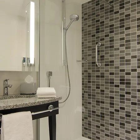 Hotel Hampton By Hilton West