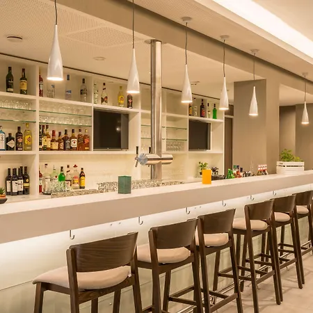 Hotel Hampton By Hilton West 3*