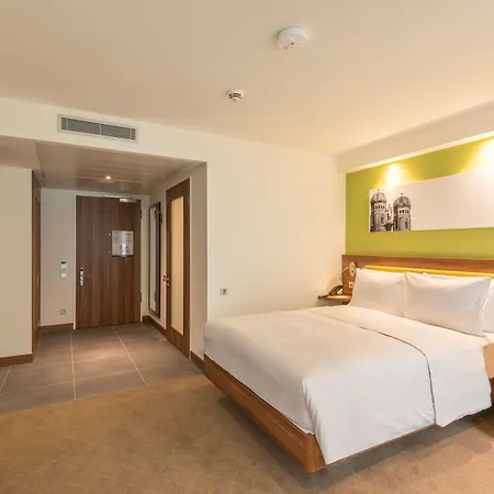 Hotel Hampton By Hilton West München