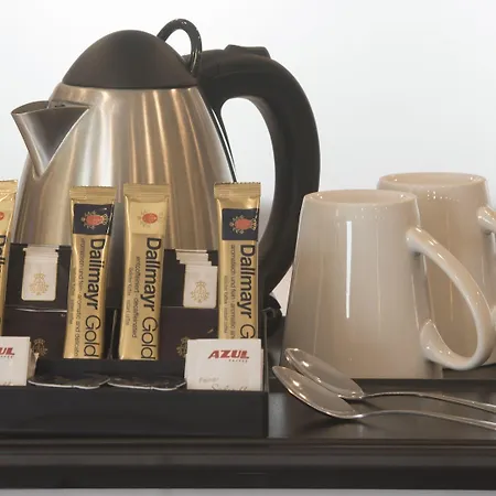 Hampton By Hilton West ホテル