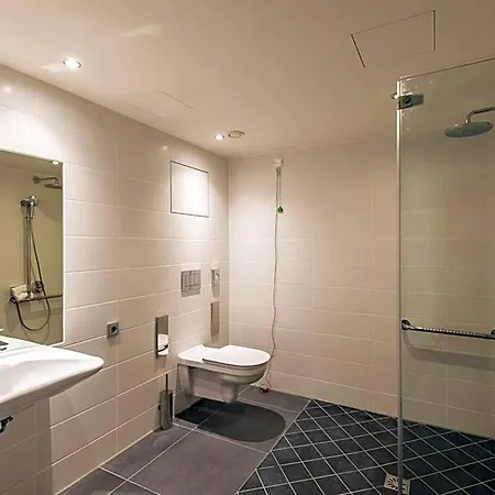 Hampton By Hilton West Hotel