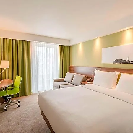 Hampton By Hilton West Hotel