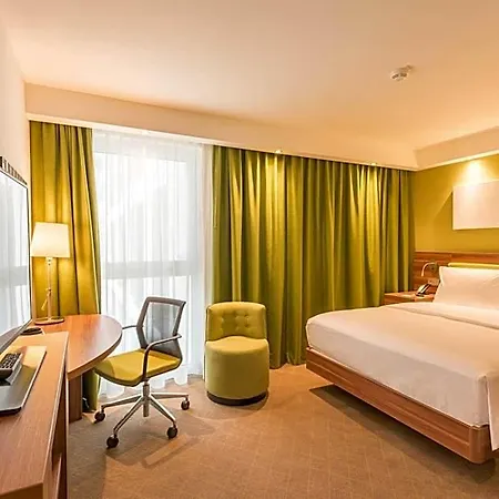 Hampton By Hilton West 3*