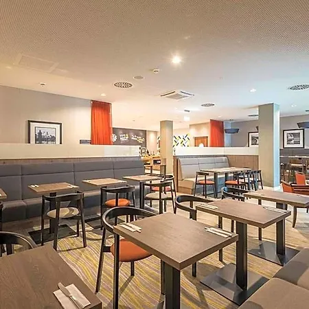 Hampton By Hilton West 3* München