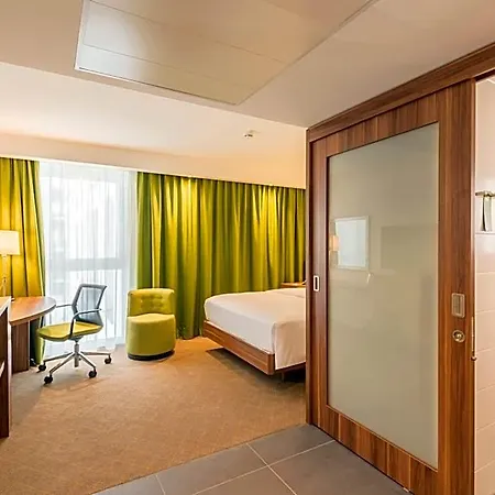 Hampton By Hilton West Hotel 3*