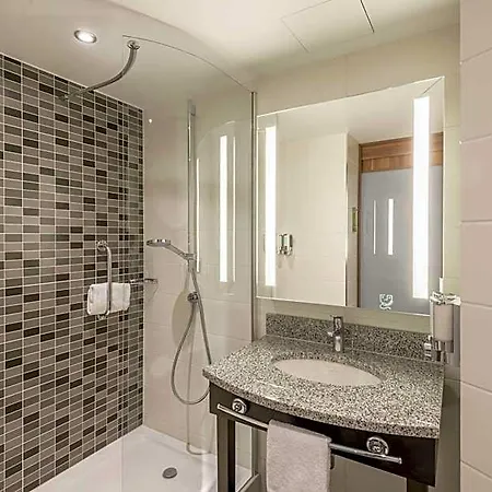 Hampton By Hilton West