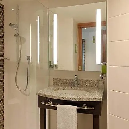 Hotel Hampton By Hilton West