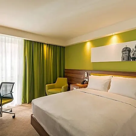 Hampton By Hilton West
