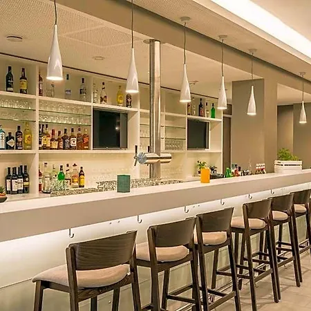 Hotel Hampton By Hilton West 3*