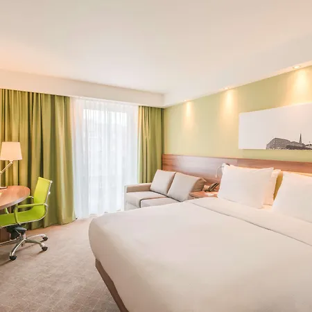 Hampton By Hilton West 3* München