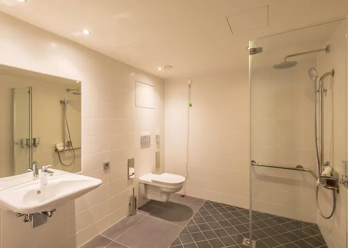 Hampton By Hilton West 3* München
