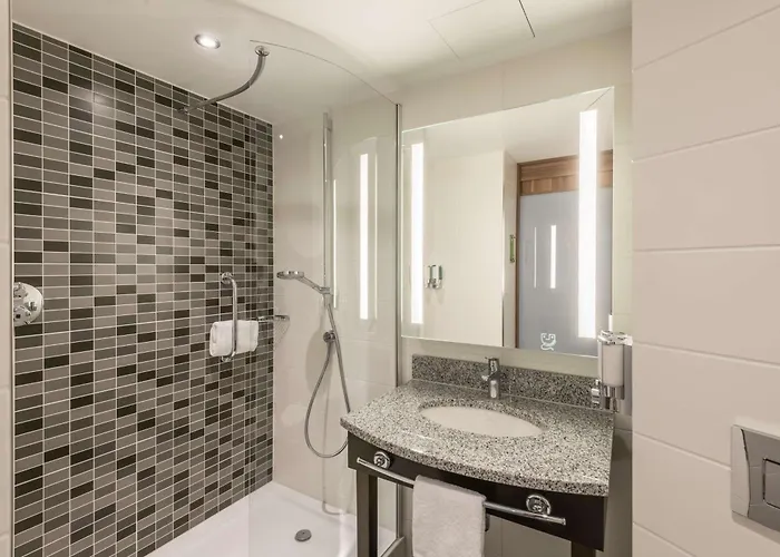 Hotel Hampton By Hilton West