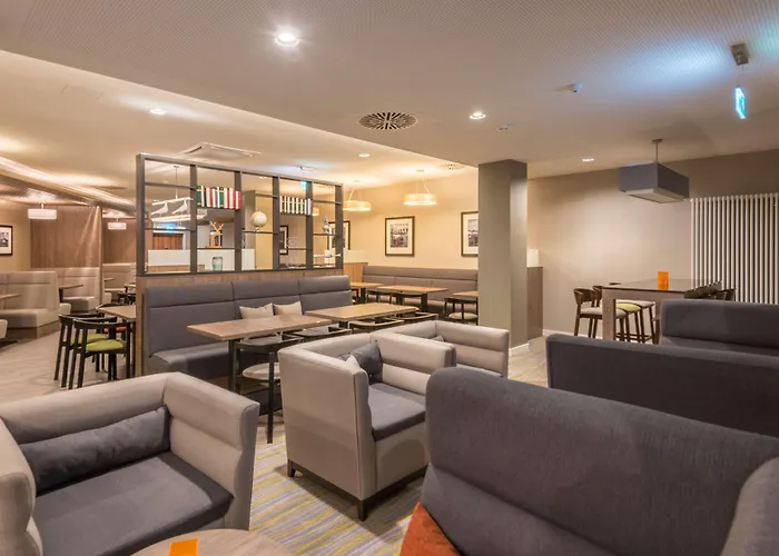 Hotel Hampton By Hilton West