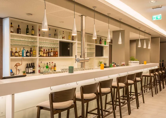 Hotel Hampton By Hilton West 3*