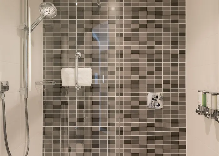 Hampton By Hilton West Hotel
