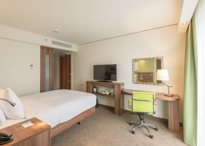 Hampton By Hilton West
