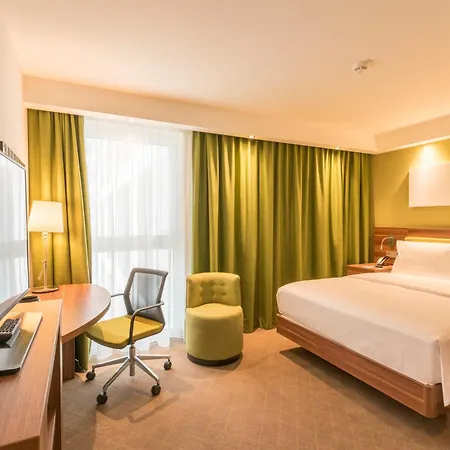 Hampton By Hilton West Hotel 3*
