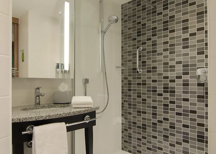 Hotel Hampton By Hilton West