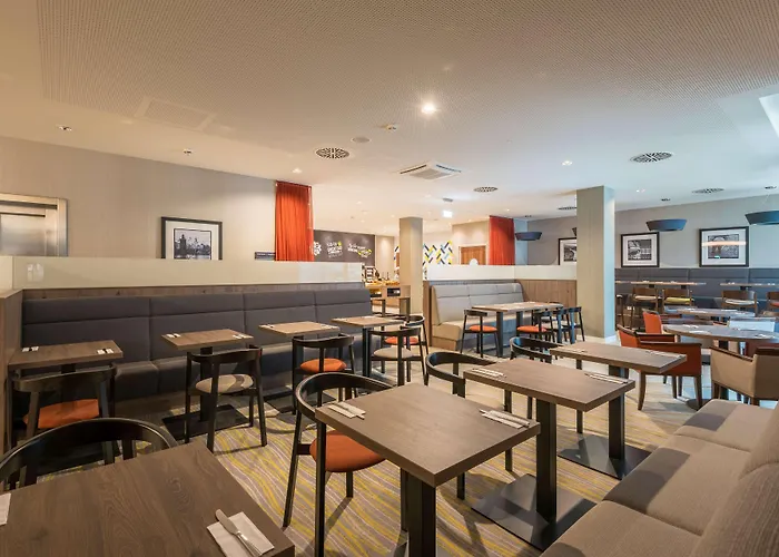 מלון Hampton By Hilton West